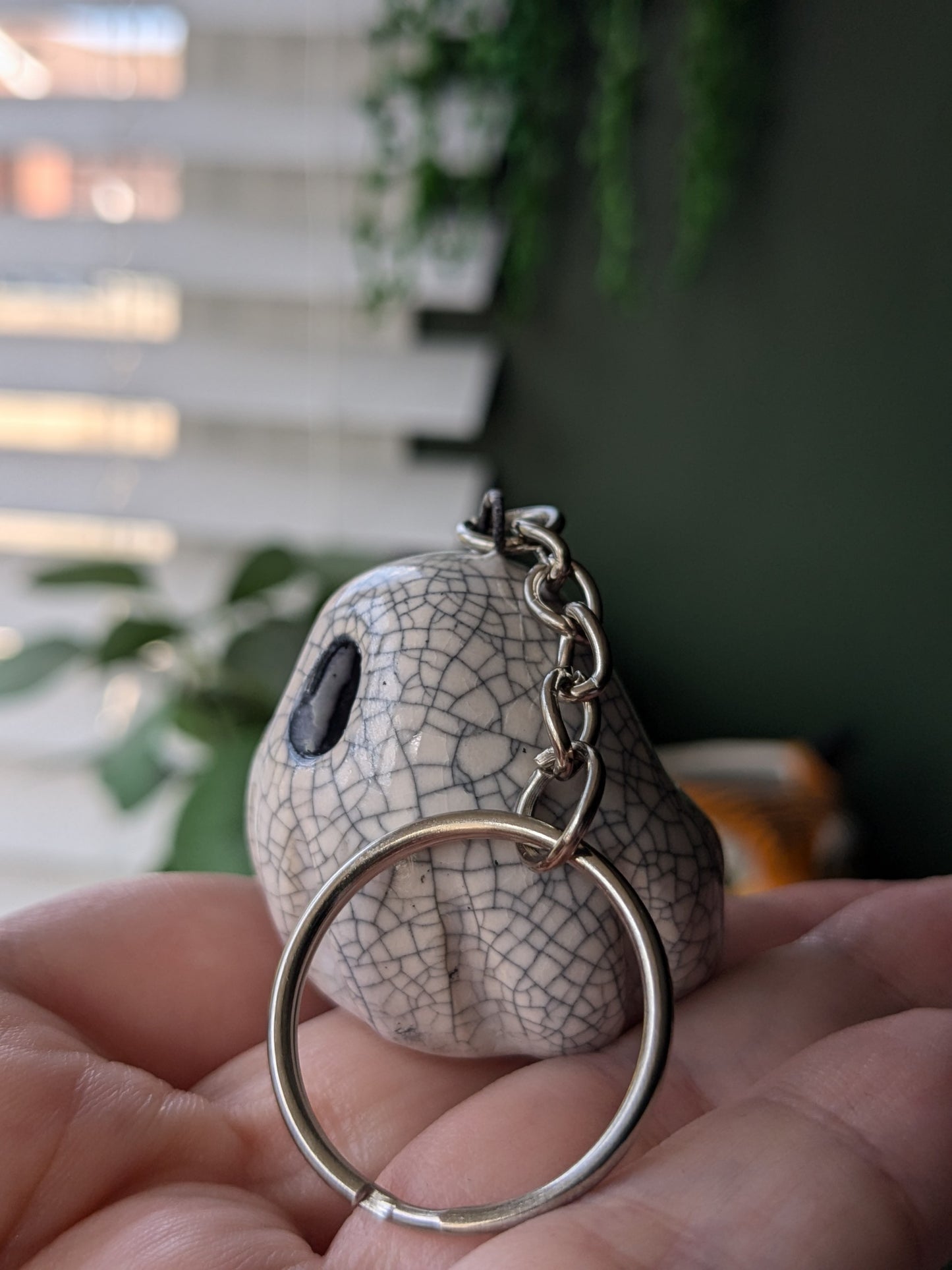 White crackle keyring