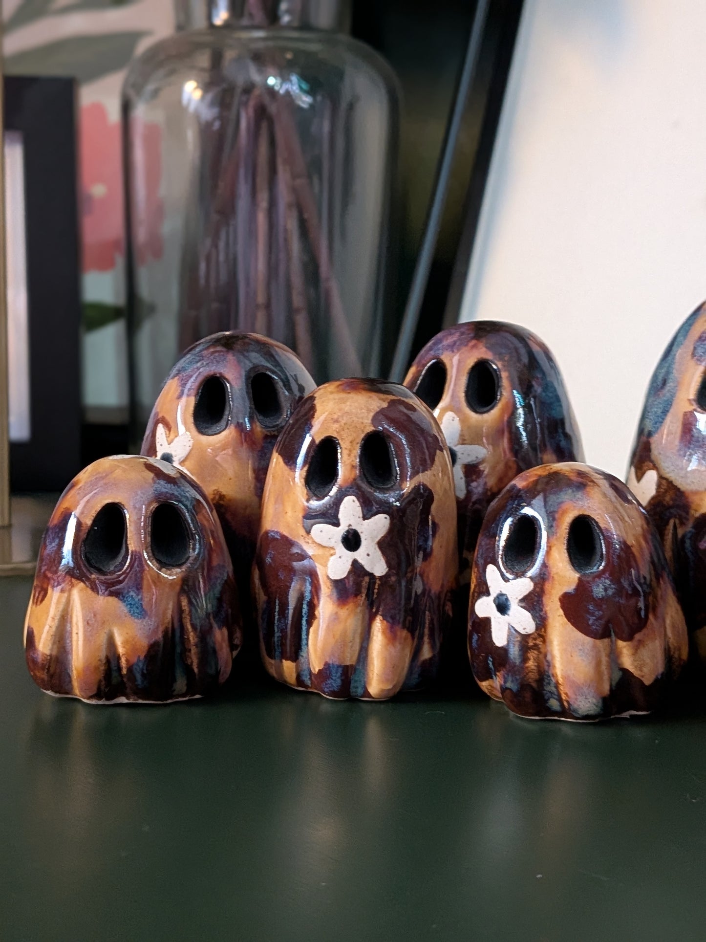 Tortoise shell with daisy detail