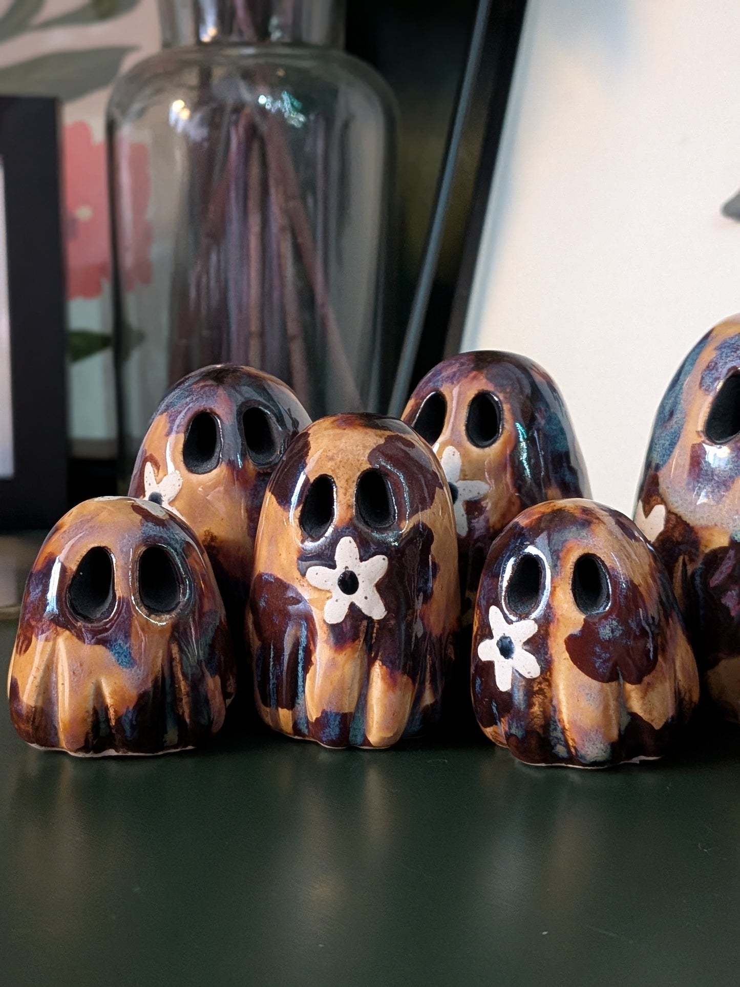 Tortoise shell with daisy detail